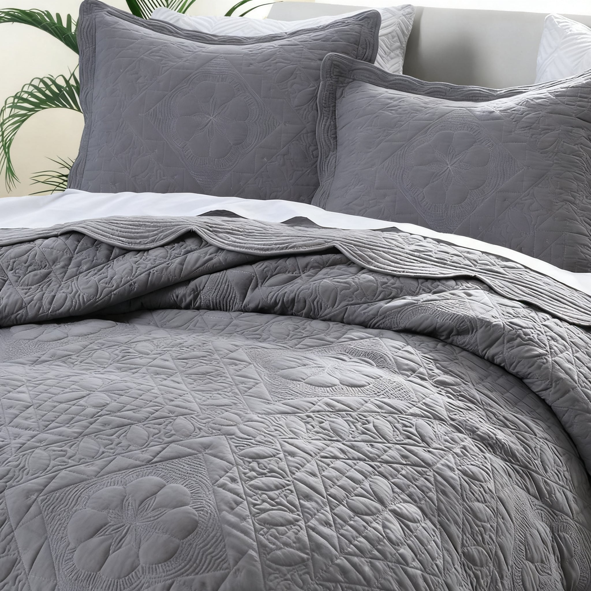 Gray Floral Quilt Set