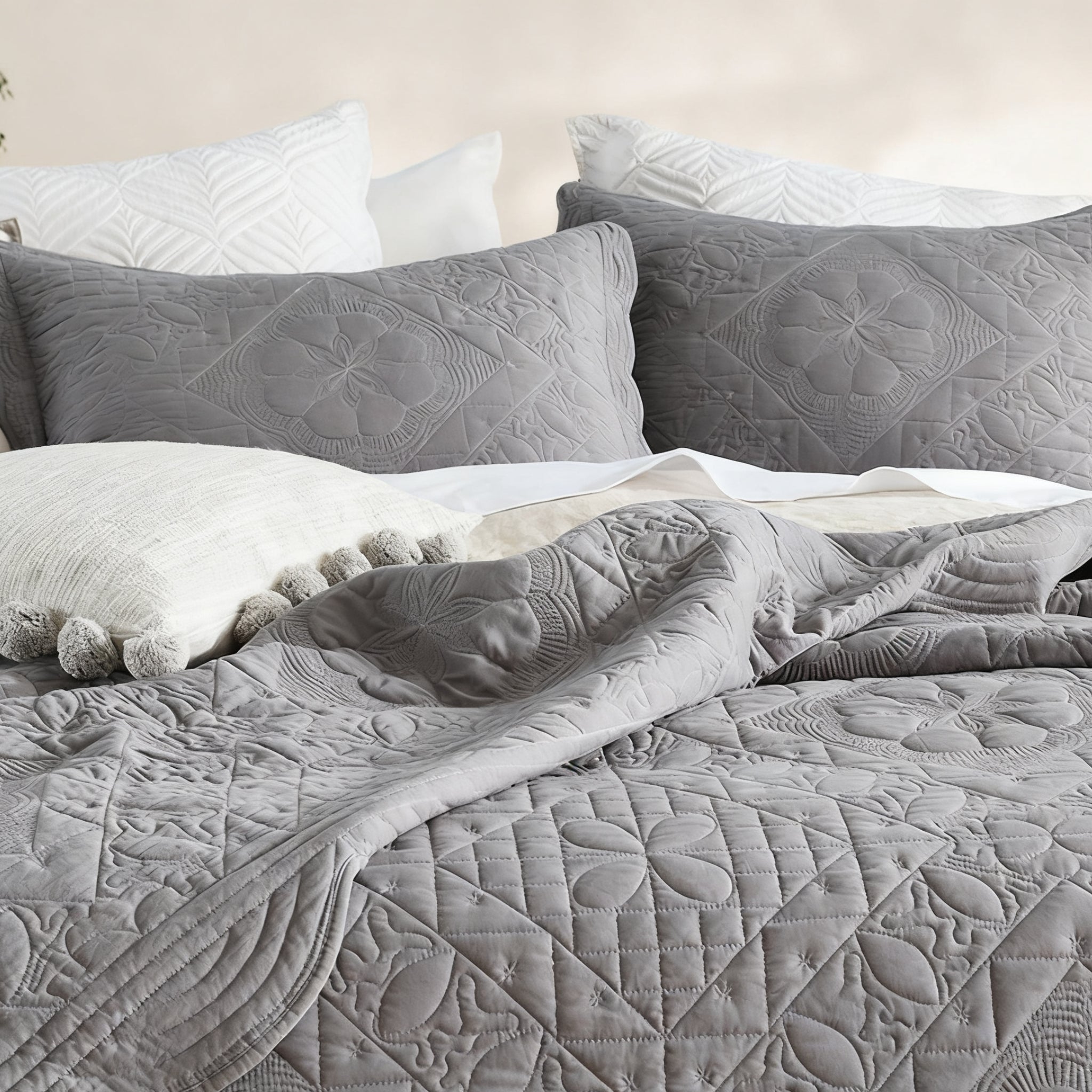 Gray Floral Quilt Set